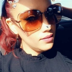 Meet your Posher, Yrol